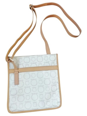 Salvatore Ferragamo δερμάτινη τσάντα ταχυδρόμου με μονόγραμμα μεταχειρισμένη, λευκή