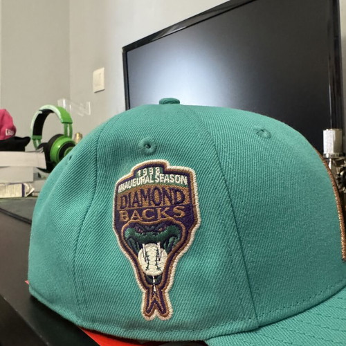 New Era Arizona Diamond Backs fitted cap size 7 1/8, like new, turquoise