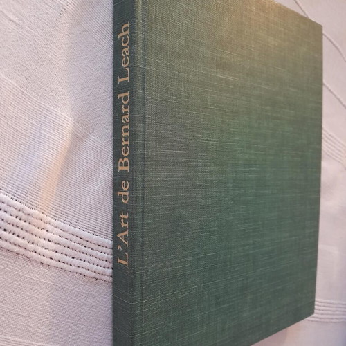 Book L'art de Bernard Leach hardcover like new, in French