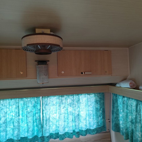 Caravan used with 2 beds, 4 meters long