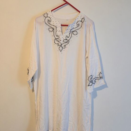 White women's tunic with embroidery and beads boho size L like new