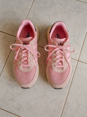 Adidas sneakers like new, size 39, pink