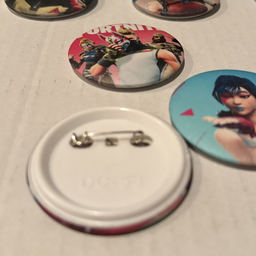Fortnite pins like new, multicolor set