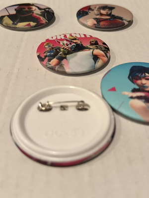 Fortnite pins like new, multicolor set