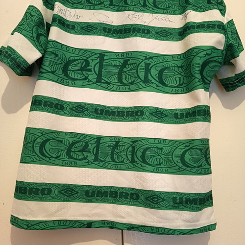 Celtic 1995-1996 kids jersey like new, signed