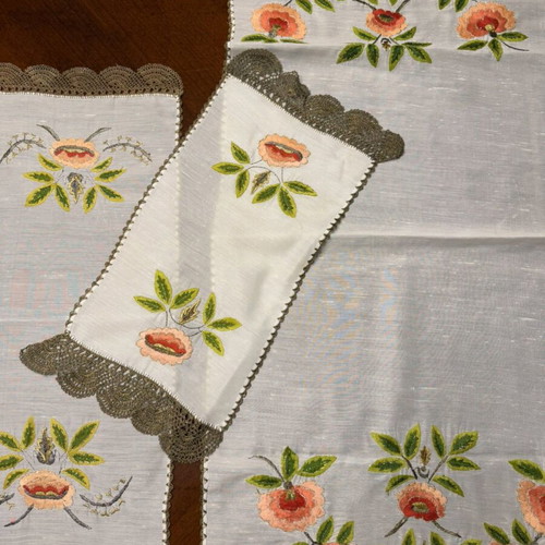 Embroideries new, set of 3 table runners with crocheted fringes