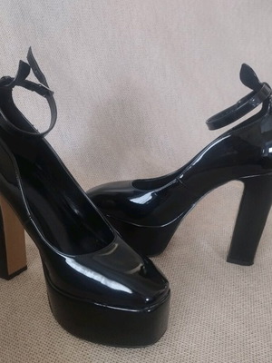 Shein black pumps like new, size 39 with thick platform