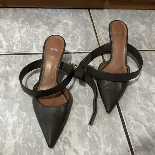 Boss gray pumps used, size 39