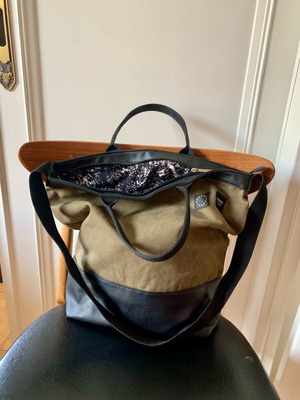 WEMOTO cotton canvas messenger bag like new