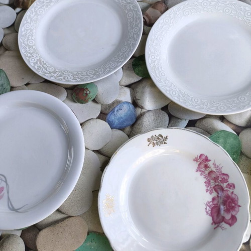 Porcelain plate set like new, 4 pieces