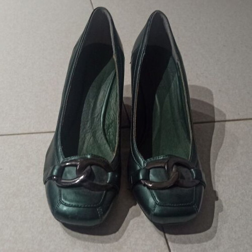 Green platform shoes used No 38 with metal buckle and 8cm heel