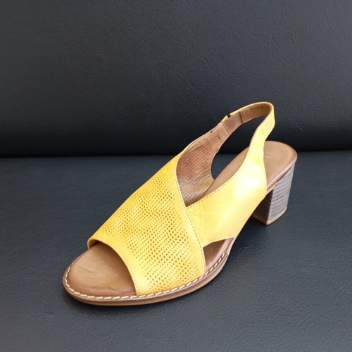 Leather sandals size 37, medium heel, soft leather sole, new