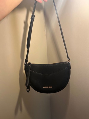 Michael Kors Half Moon Mini ώμου μαύρη σαν καινούργια