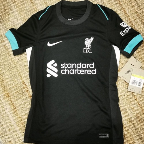 Liverpool FC Nike Kids Jersey new with tags, size S