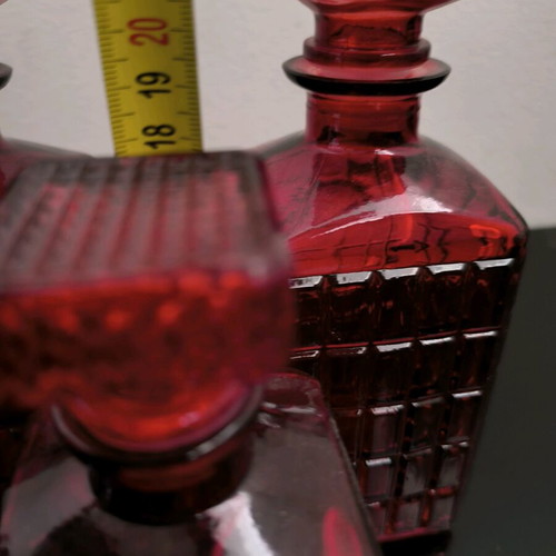 Set of three decorative vases in red glass like new