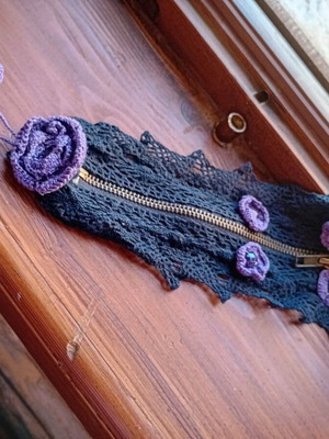 Women's handmade necklace with lace like new