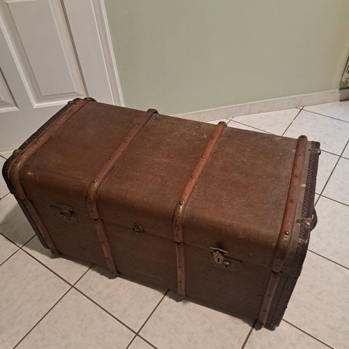 Trunk used with internal space in 2 levels, 1m length