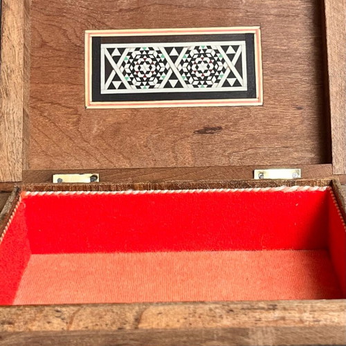 Ξύλινο κουτί vintage 1960s με mother of pearl marquetry από τη Μέση Ανατολή μεταχειρισμένο