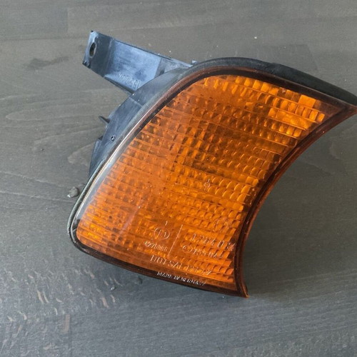 BMW 5 E34 original right turn signal used