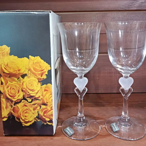 Spiegelau wine glasses new with frosted glass hearts, set of 2
