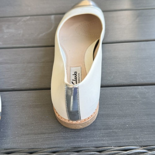Clarks Narrative ballerinas like new, white leather with silver cap-toe