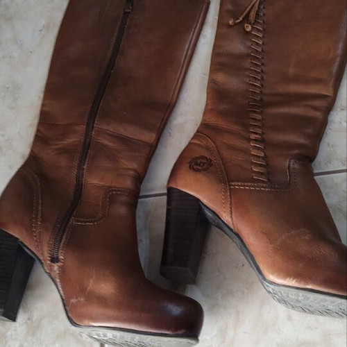 Leather tan knee-high boots used, size 38