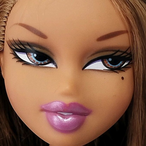 Bratz Adventure Girlz Yasmin 2006 doll used with flaws