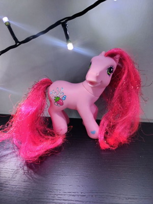 My Little Pony G3 Strawberry Reef figure like new