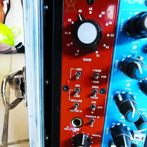 Rack unit with preamplifier and equalizer in excellent condition