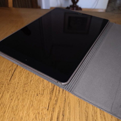 iPad Pro 2017 256GB 10.5" like new with protective case