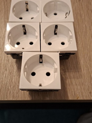 Legrand Mosaic white sockets new, pack of 5
