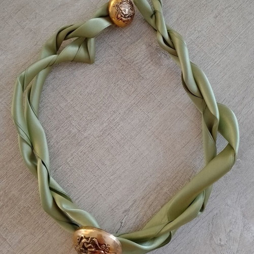 Handmade women's fabric necklace like new, olive green with buttons