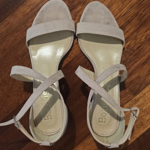 Bozikis women's beige sandals used, size 38