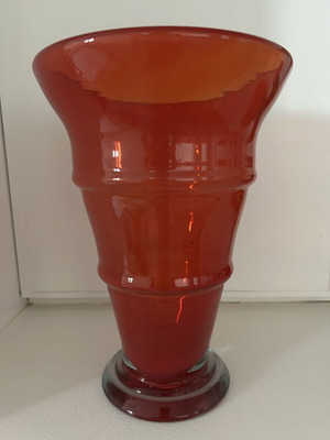 Glass vase red, like new, height 28cm, opening diameter 20cm