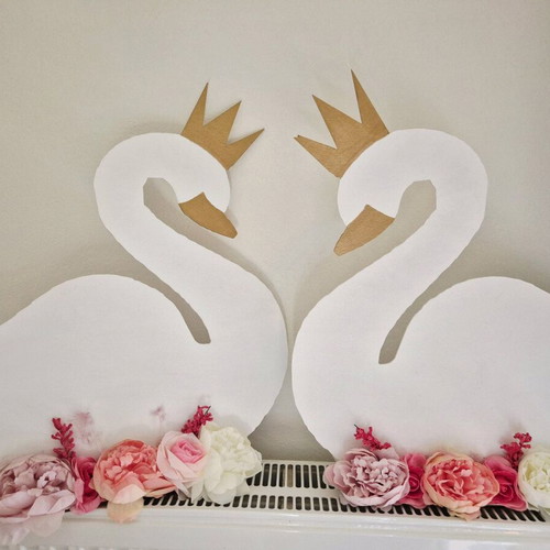 Wooden decorative swans like new, set of 2