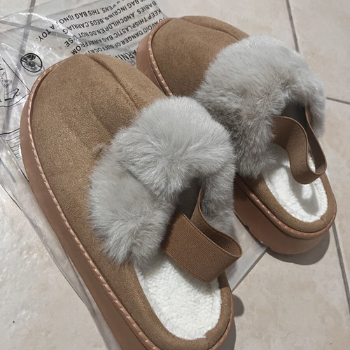 Beige outdoor fuzzy slippers, size 37