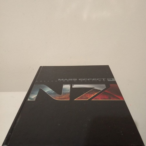 Mass Effect 3 Collectors Edition Strategy Guide like new