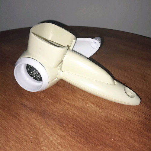 Hand-held grater new with plastic casing and inox wheel