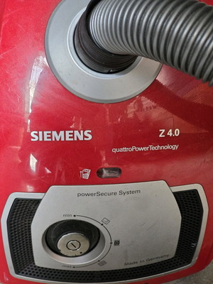 Siemens vacuum cleaner 700Watt Z 4.0 Basic VSZ4G1400 Red used