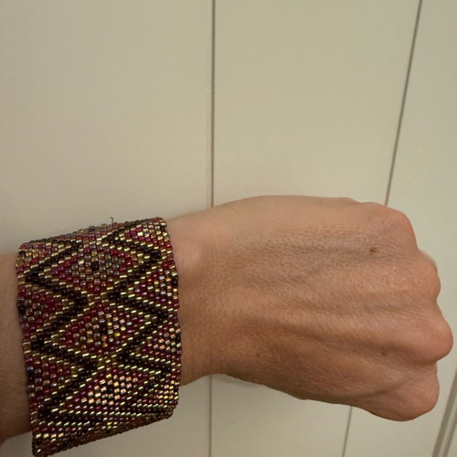 Handmade bead weaving bracelet like new, geometric design