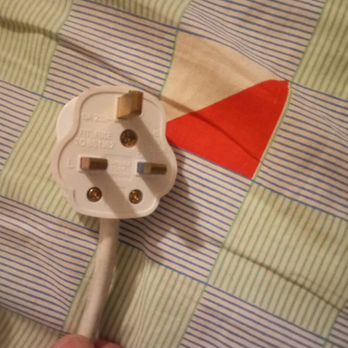 English power strip 3 sockets used with 3-meter cable and USB adapter