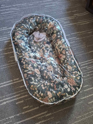 Baby Nest New Kadaro with Zippered Cover and Baby Hat