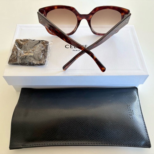Celine sunglasses like new, brown with box and case