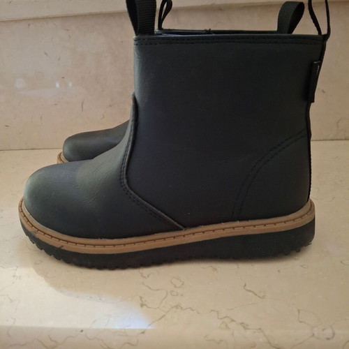 Girls' waterproof boots with fur lining size 28 like new
