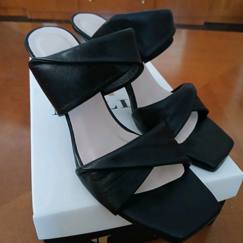 Nelly black sandals like new, leather, size 39-40