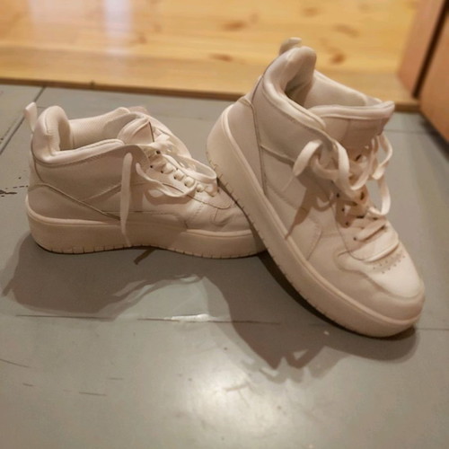 Stradivarius sneakers γυναικεία μεταχειρισμένα, λευκά, νούμερο 39