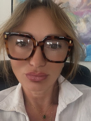 Oversized presbyopia glasses, brown cat-eye frame
