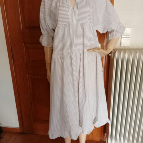 Summer striped dress cotton V-neck with ruffles size L like new
