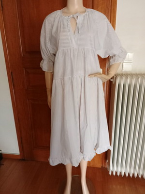 Summer striped dress cotton V-neck with ruffles size L like new