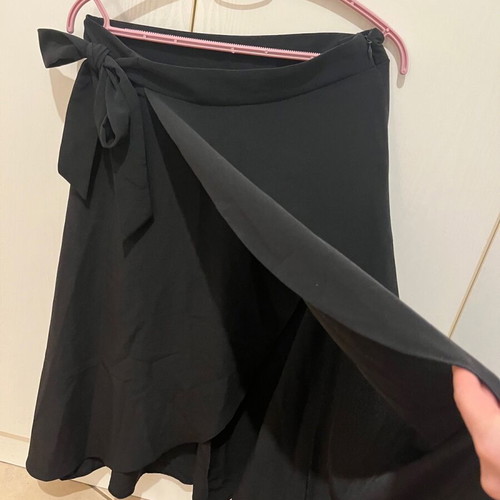 Monki midi black skirt size S/36 like new